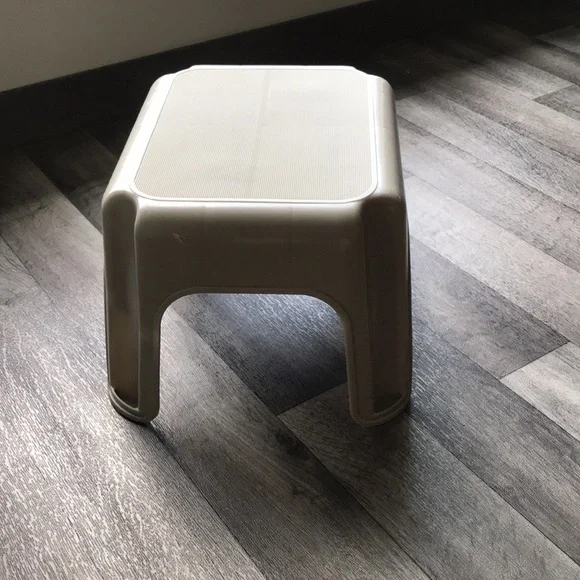 Rubbermaid Cream Stool - Picture 2 of 6